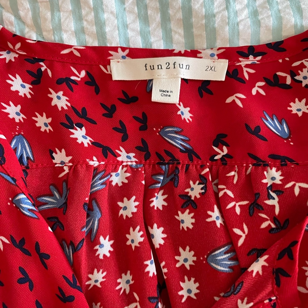 Blouse - Picture 2 of 3